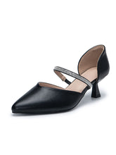 Tacones bajos de punta puntiaguda de cuero con diamantes de imitación